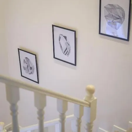 Stunning Duplex In 아파트