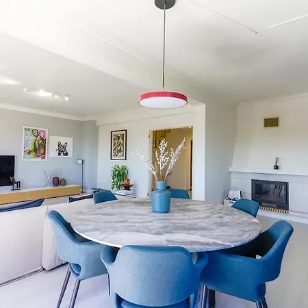Stunning Duplex In Amadora