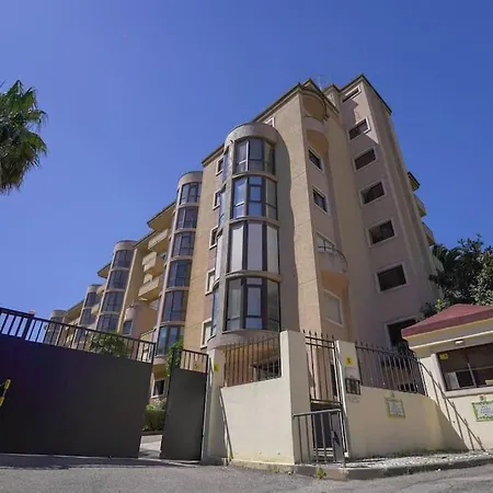 Stunning Duplex In Amadora
